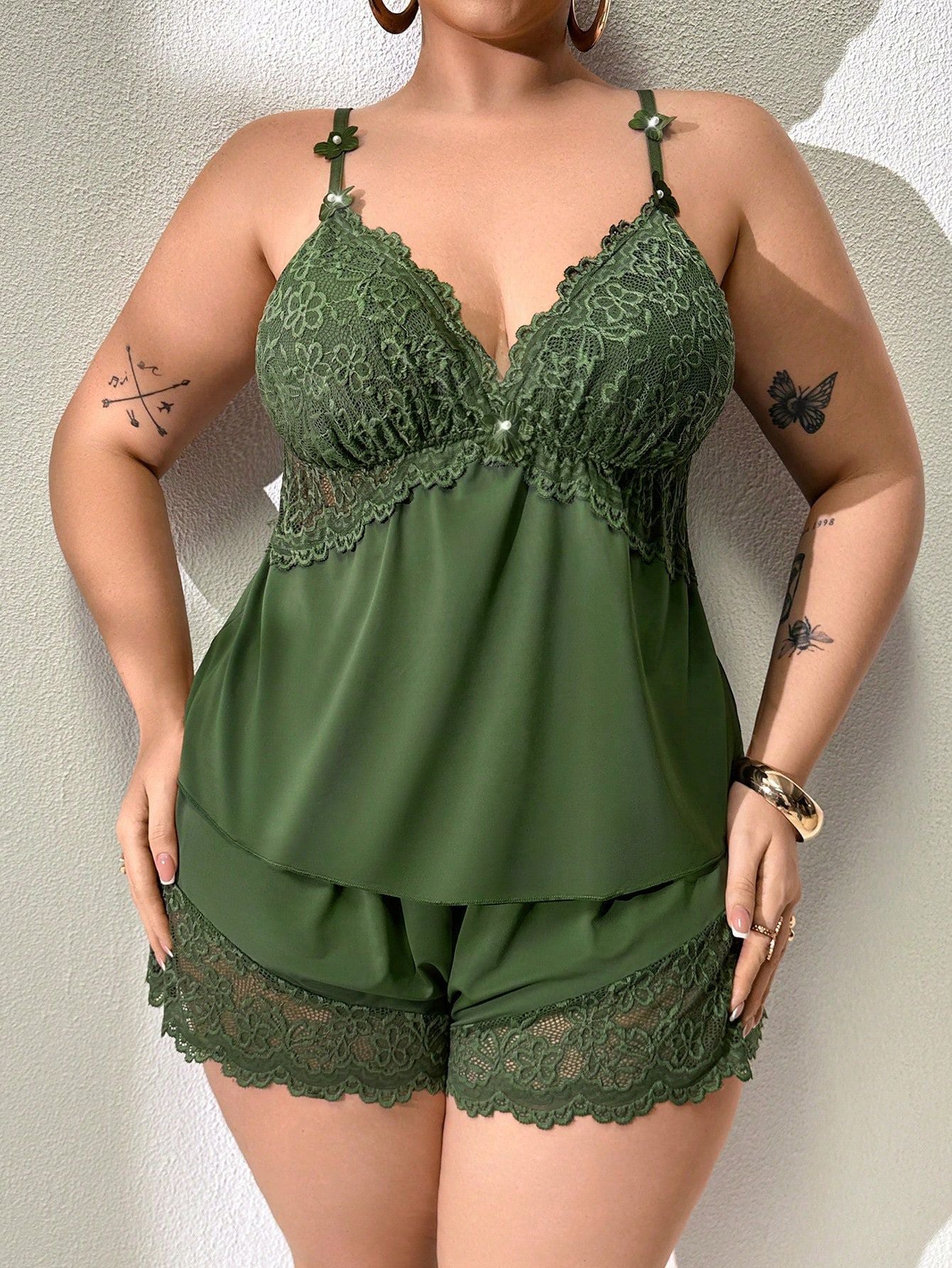 🥳2026 HOT SALE👗🌸Lace Trim Camisole & Shorts Pajama Set – Soft satin-like fabric, adjustable straps & V-neck. Elastic waist shorts for easy on/off. Perfect for a relaxing night. 🛏️✨