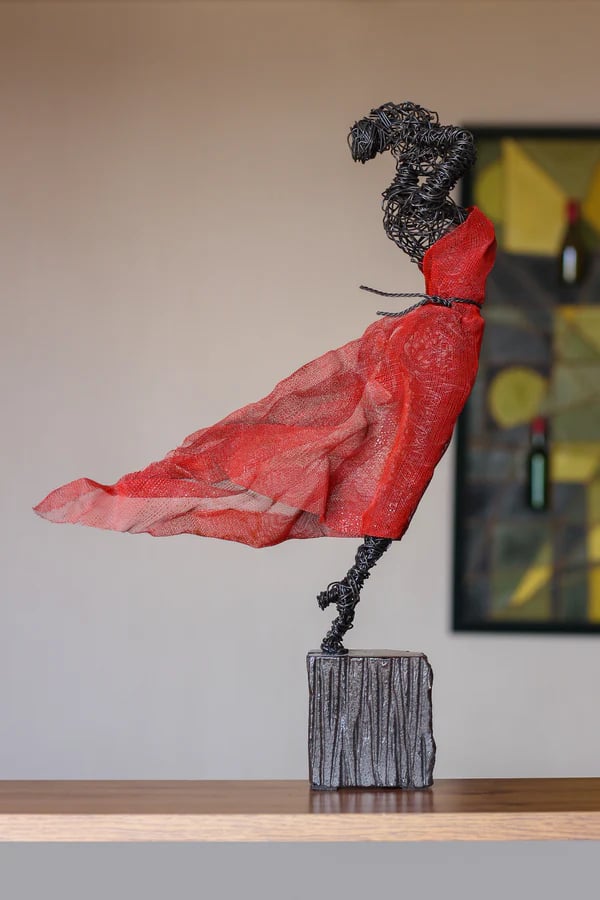 Handmade Wire Female Sculptures 🕊️✨
