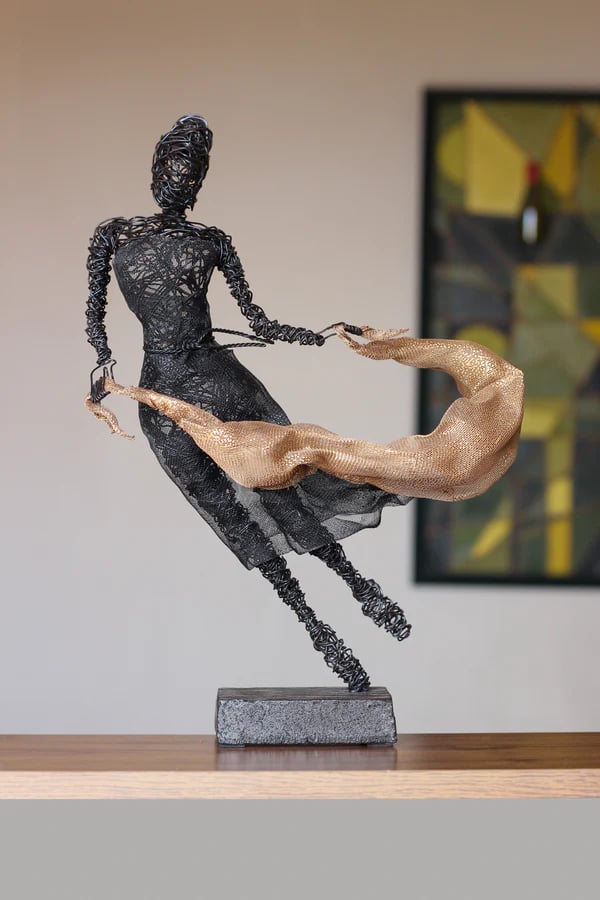Handmade Wire Female Sculptures 🕊️✨