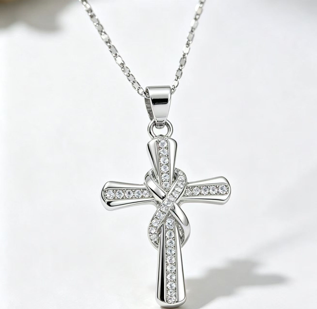 ⏳Limited-time 48% off⏰Women's Sparkling Twisted Knot Cross Pendant Necklace✝️📿